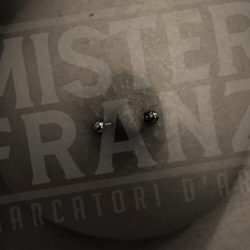 piercing al capezzolo mister franz Nola